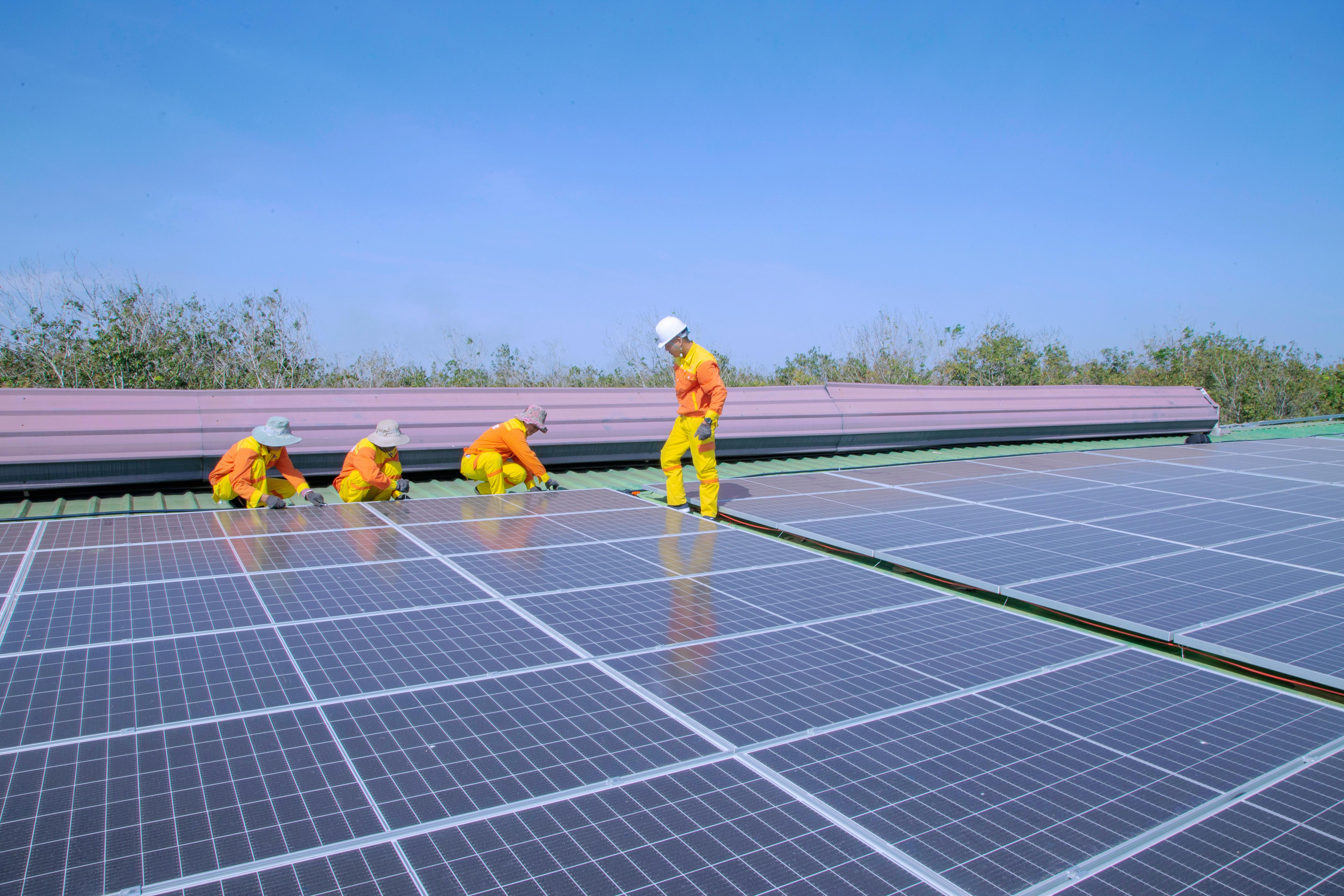 鈣鈦礦太陽能電池材料市場快速擴張　2040年規模上看1.45兆日圓